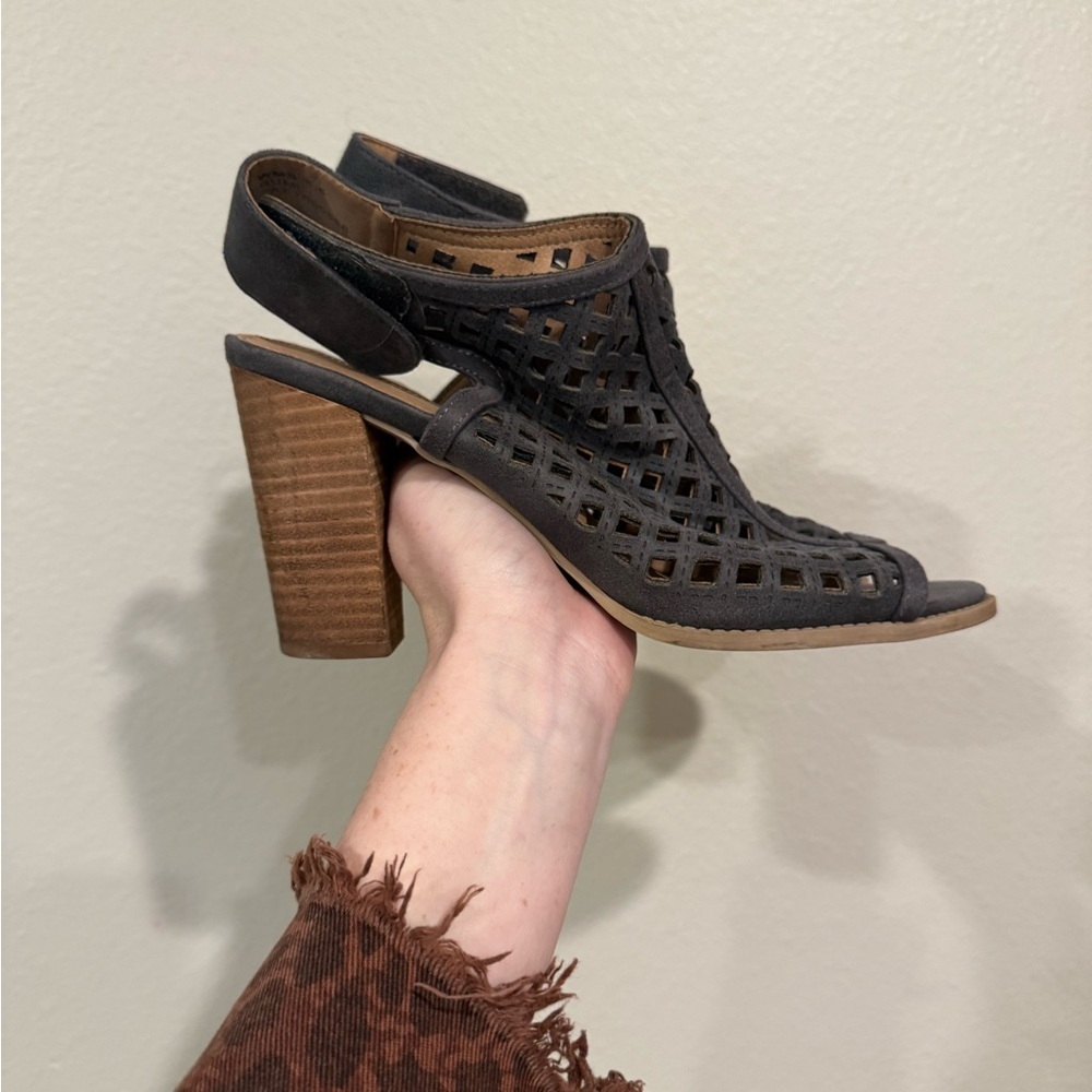 Report Black Cutout Block Heel Sandals 8.5
